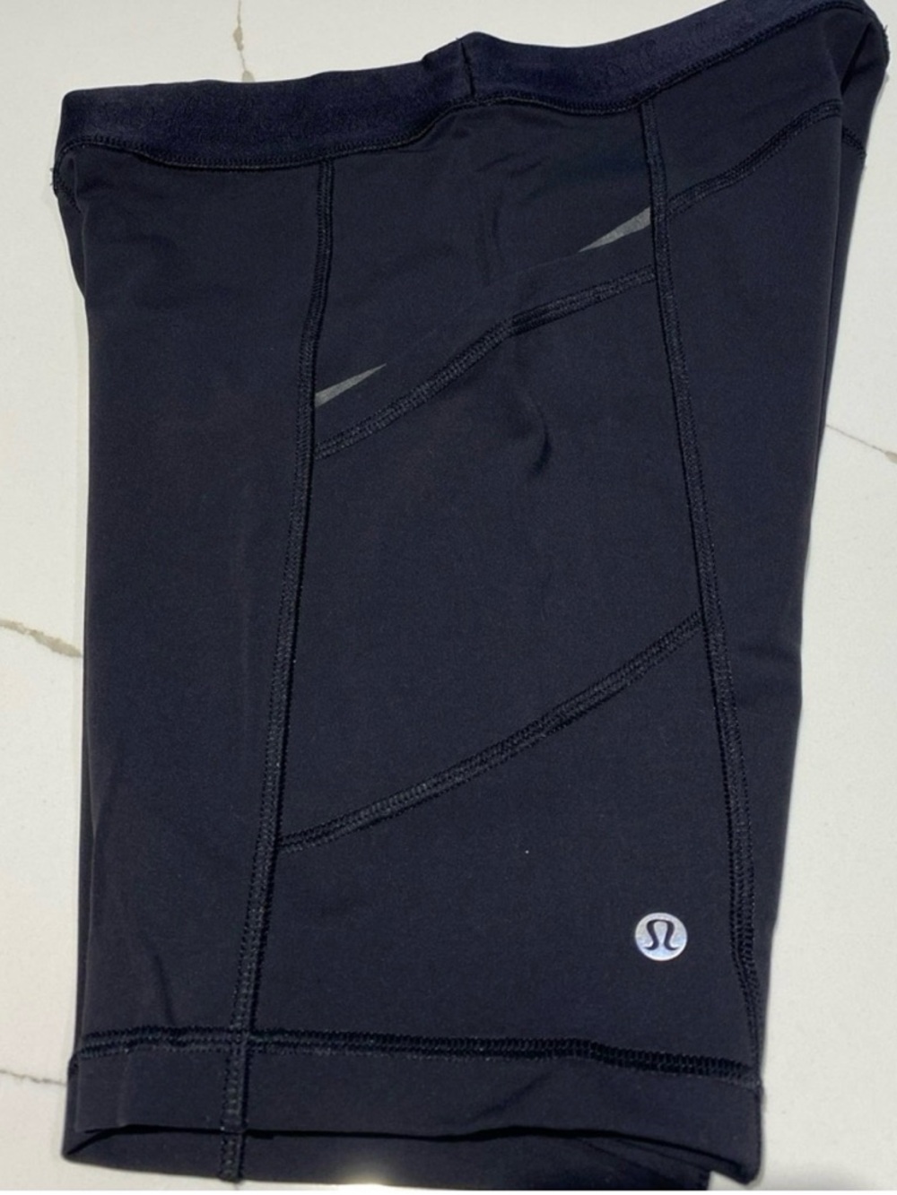 lululemon women Black High-Waist performance shorts -size 6